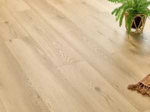 Dąb nordland Arbiton Woodric EIR-2.jpg